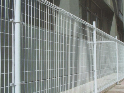 鐵絲網(wǎng)護(hù)欄