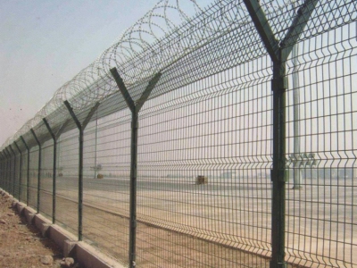 鐵絲網(wǎng)護(hù)欄