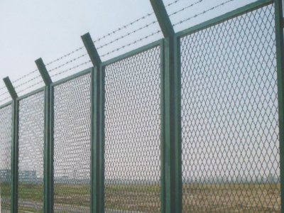 鐵絲網(wǎng)護(hù)欄